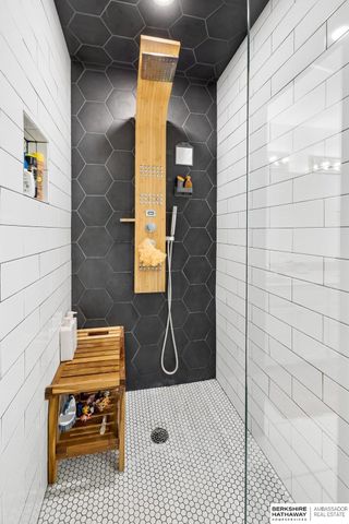 11819 Jefferson Plaza, Omaha, NE 68137