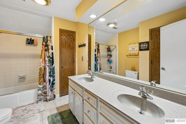 11819 Jefferson Plaza, Omaha, NE 68137