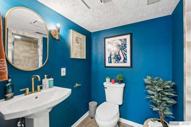 11819 Jefferson Plaza, Omaha, NE 68137