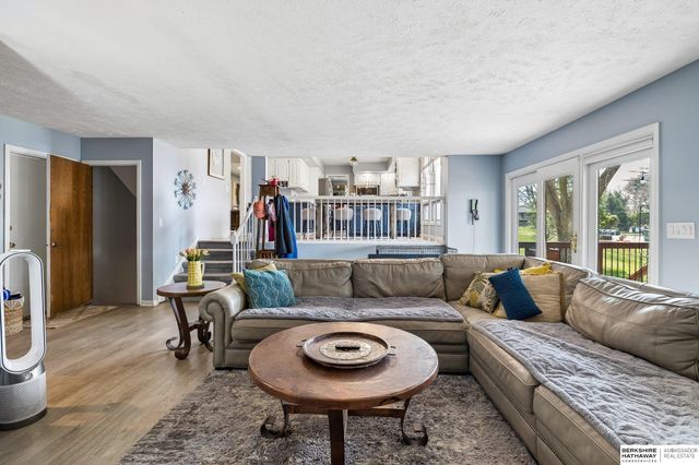 11819 Jefferson Plaza, Omaha, NE 68137