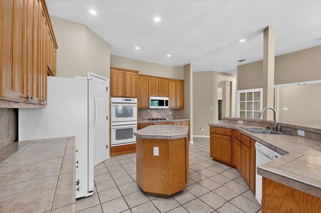104 River Park LN, Georgetown, TX 78626