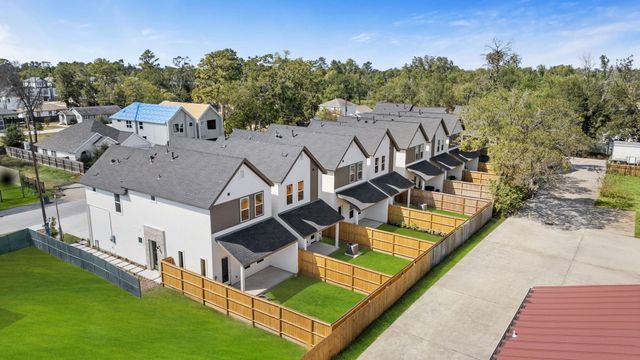 5622 Bertellis Lane, Houston, TX 77091