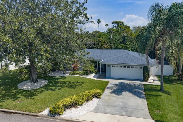 1729 LAURIE LANE, Belleair, FL 33756