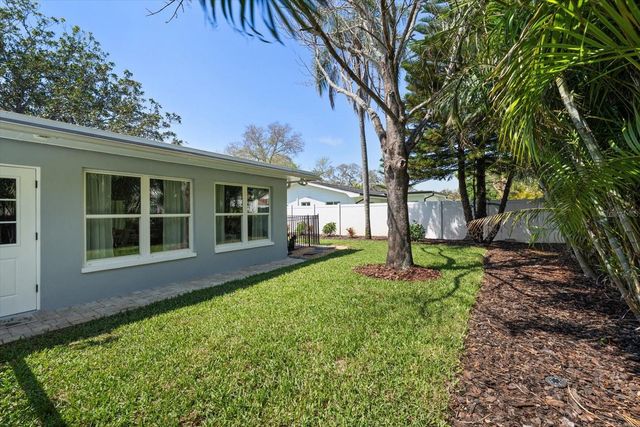 1729 LAURIE LANE, Belleair, FL 33756