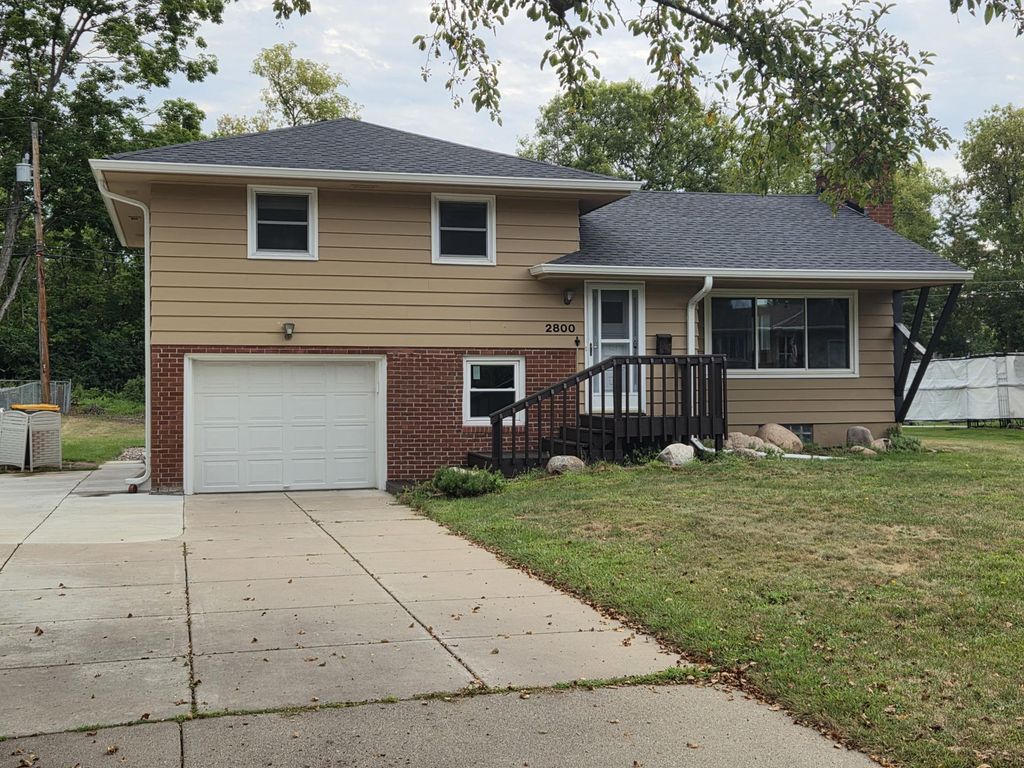 2800 Quebec Avenue N, New Hope, MN 55427 — exterior