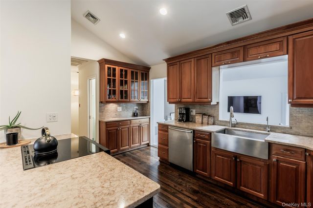7 Longacre Drive, Huntington, NY 11743