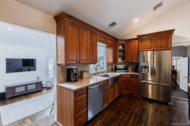 7 Longacre Drive, Huntington, NY 11743