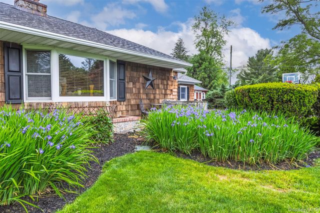 7 Longacre Drive, Huntington, NY 11743