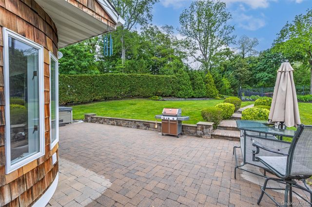 7 Longacre Drive, Huntington, NY 11743