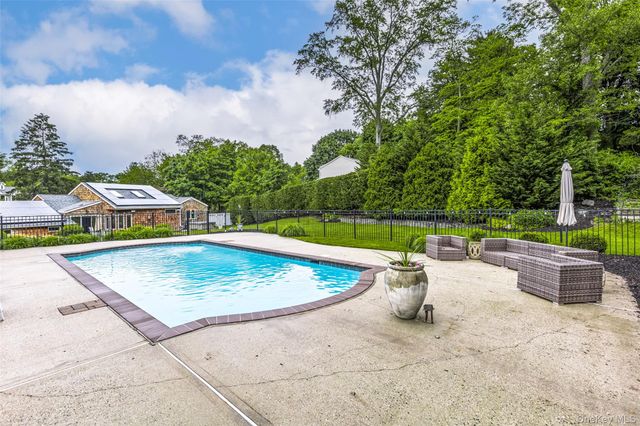 7 Longacre Drive, Huntington, NY 11743