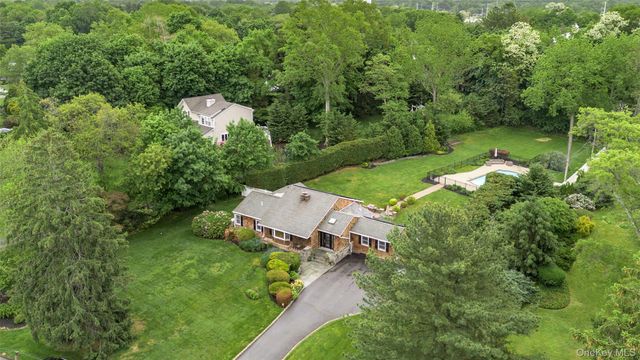 7 Longacre Drive, Huntington, NY 11743