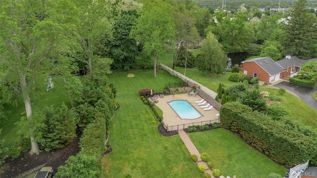 7 Longacre Drive, Huntington, NY 11743