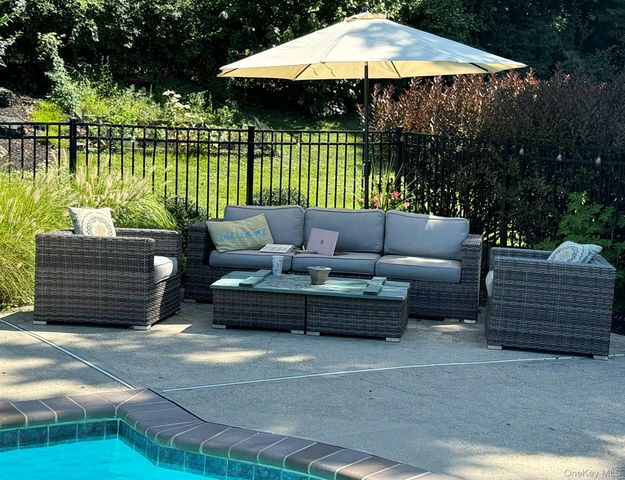 7 Longacre Drive, Huntington, NY 11743