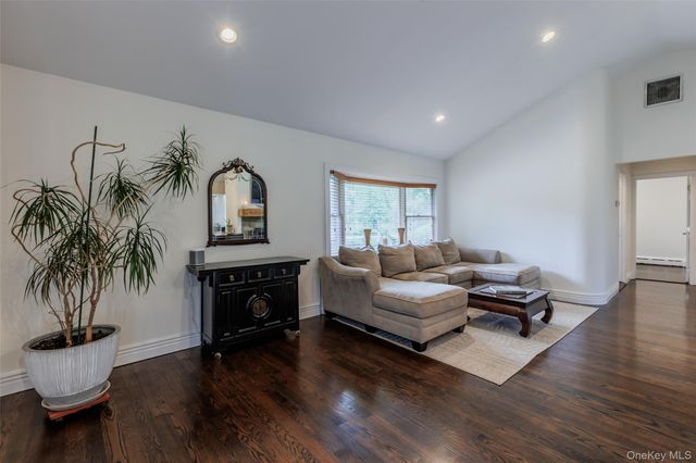 7 Longacre Drive, Huntington, NY 11743