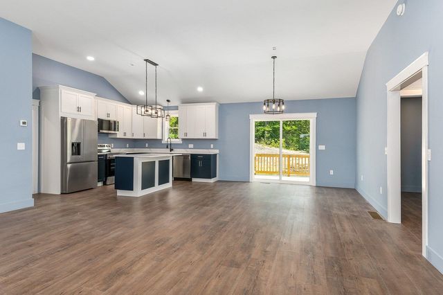 4 Hawthorne Road, Ossipee, NH 03864