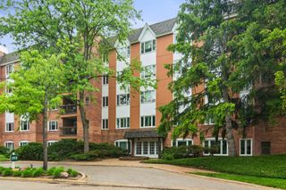 205 N Rivershire Lane 414, Lincolnshire, IL 60069