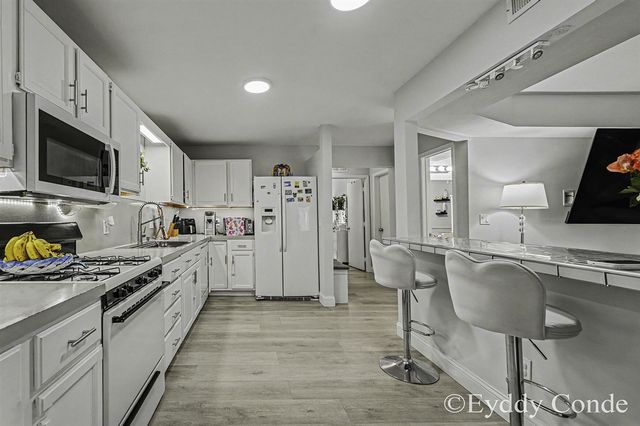 2945 Byron Center Avenue E, Wyoming, MI 49519