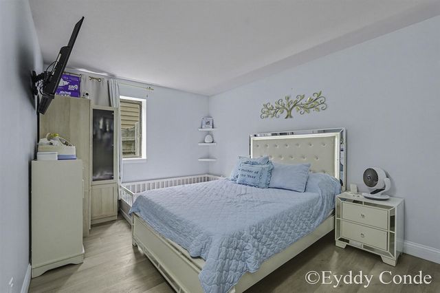 2945 Byron Center Avenue E, Wyoming, MI 49519