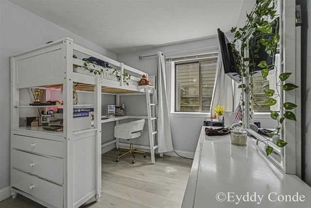 2945 Byron Center Avenue E, Wyoming, MI 49519