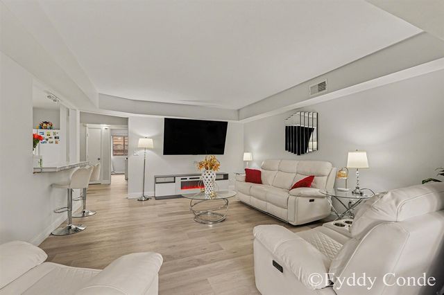 2945 Byron Center Avenue E, Wyoming, MI 49519