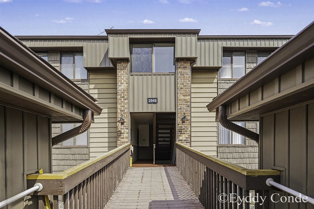 2945 Byron Center Avenue E, Wyoming, MI 49519