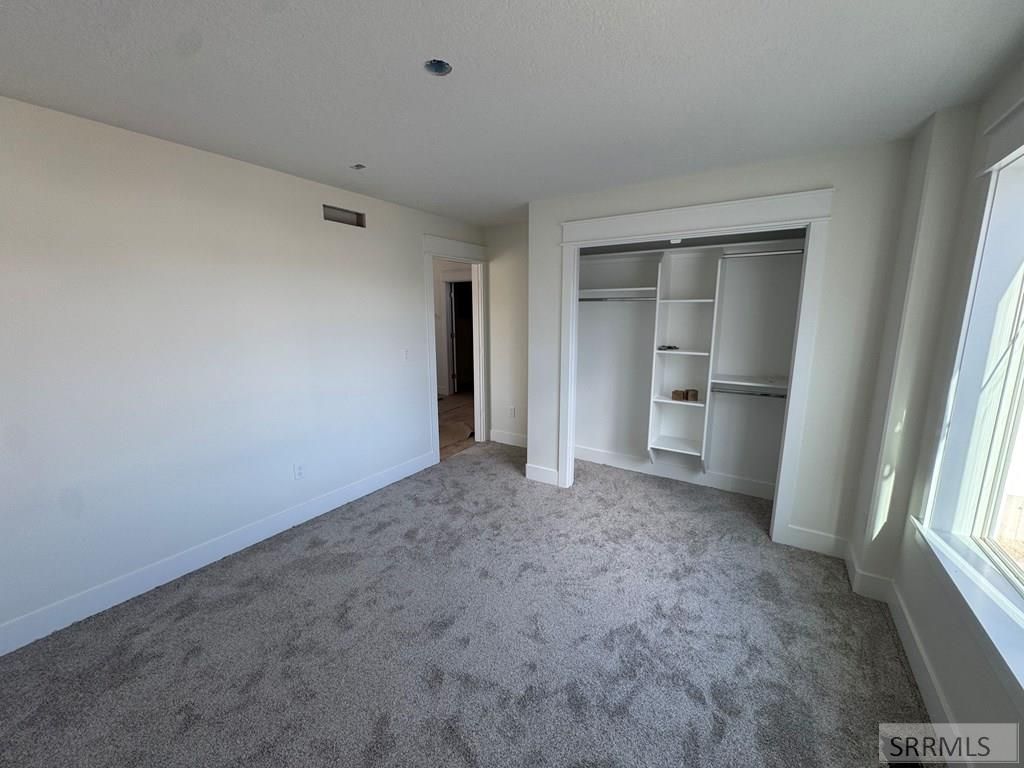 Image 7 of property listing at 4925 Pierce Ave, Chubbuck, ID 83202