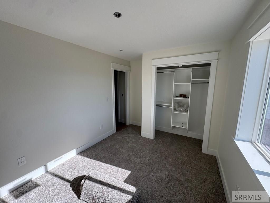 Image 8 of property listing at 4925 Pierce Ave, Chubbuck, ID 83202