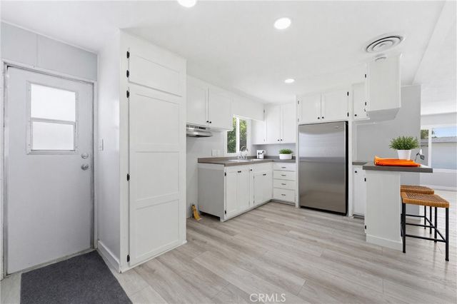 3157 E I Avenue E2, Lancaster, CA 93535
