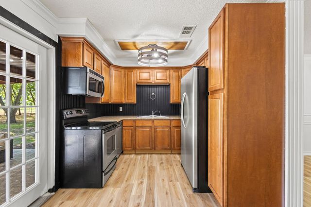 10443 Fm 512, Wolfe City, TX 75496