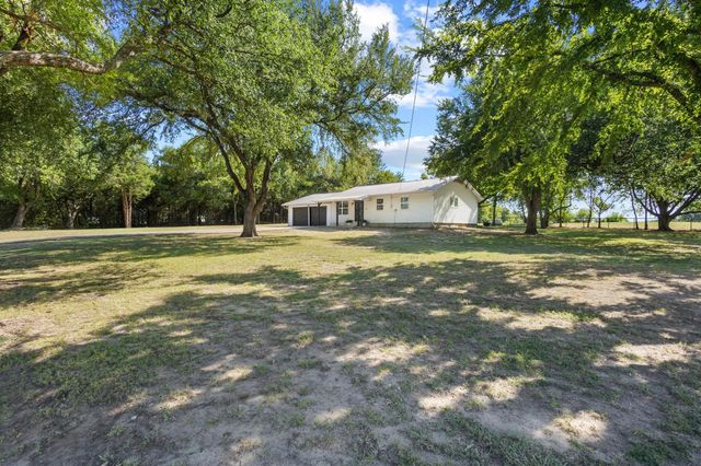10443 Fm 512, Wolfe City, TX 75496