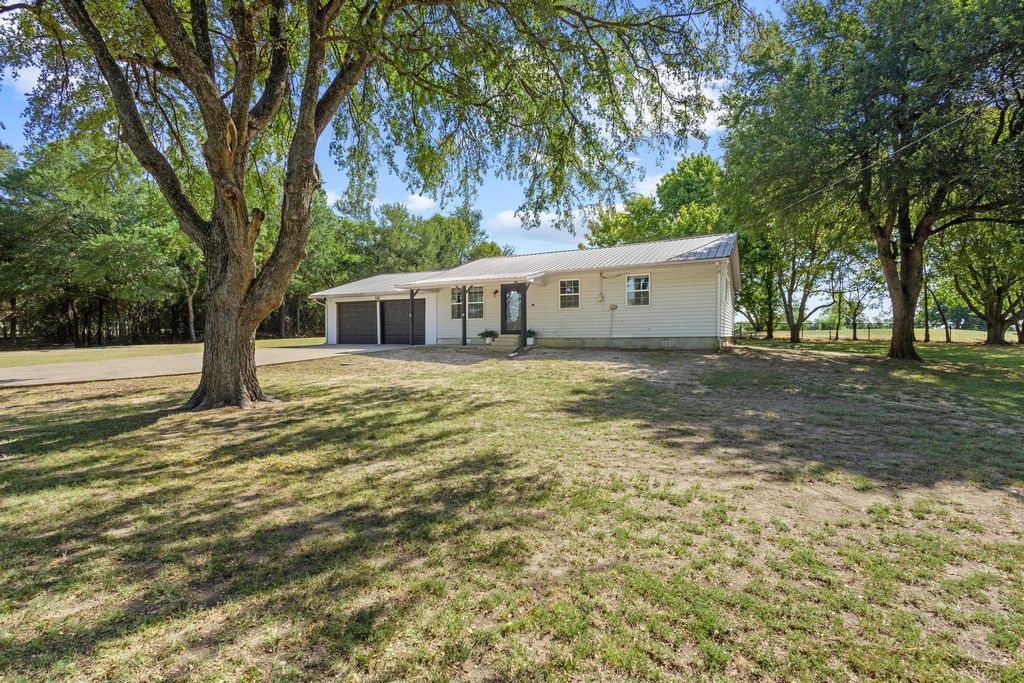 10443 Fm 512, Wolfe City, TX 75496