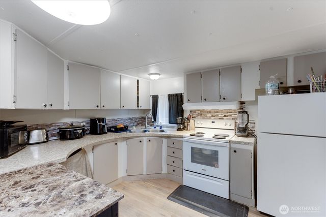 215 North Avenue, Kelso, WA 98626