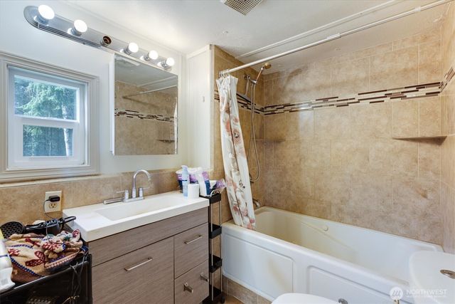 215 North Avenue, Kelso, WA 98626