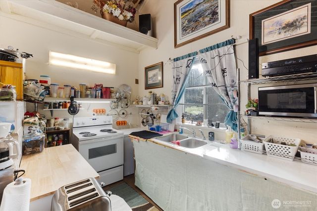 215 North Avenue, Kelso, WA 98626