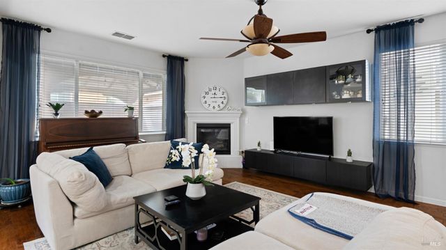 1157 N Station Dr, Vacaville, CA 95688