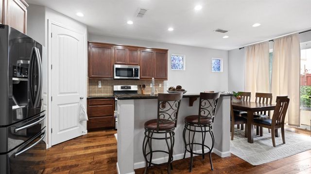 1157 N Station Dr, Vacaville, CA 95688