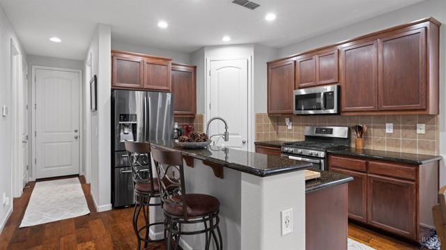 1157 N Station Dr, Vacaville, CA 95688