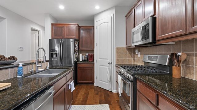 1157 N Station Dr, Vacaville, CA 95688