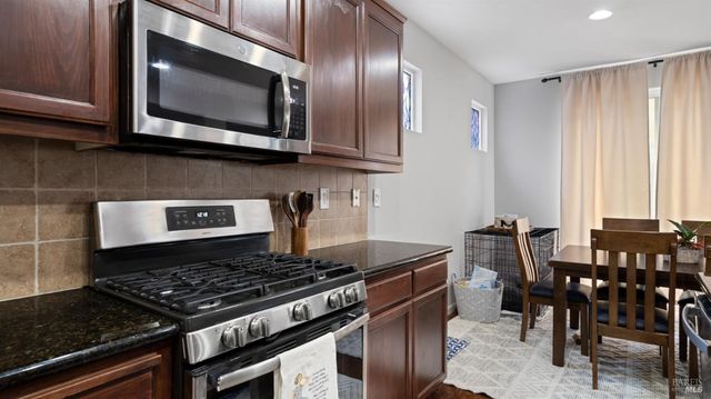 1157 N Station Dr, Vacaville, CA 95688