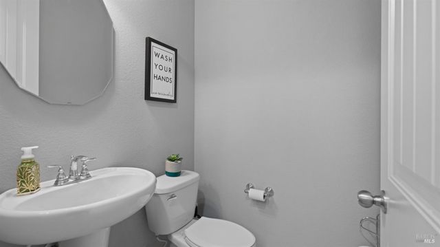 1157 N Station Dr, Vacaville, CA 95688