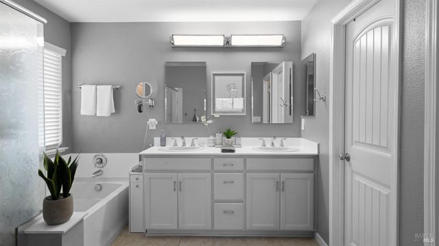 1157 N Station Dr, Vacaville, CA 95688