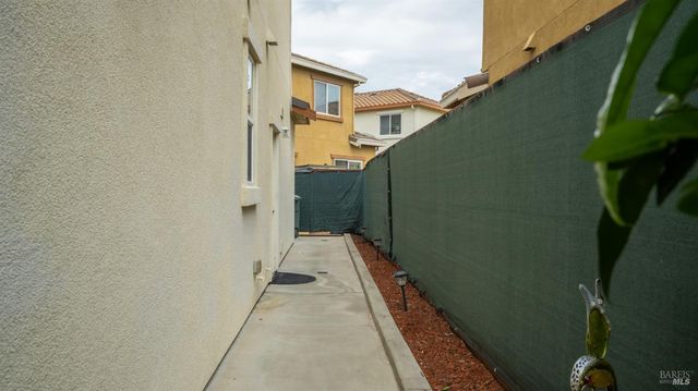 1157 N Station Dr, Vacaville, CA 95688