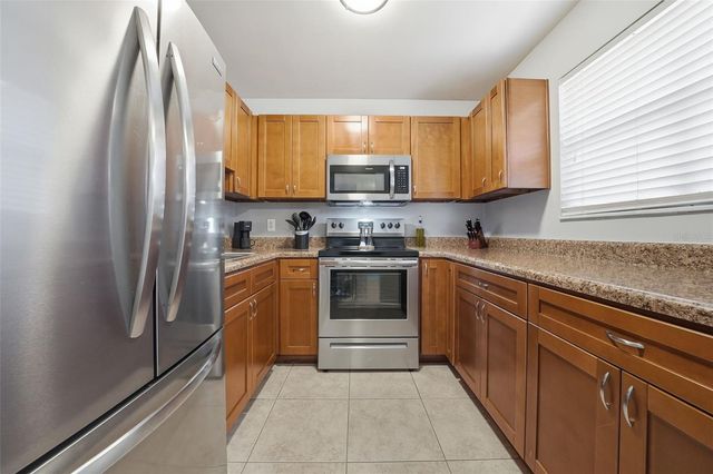 10433 CARROLLBROOK COURT 105, Tampa, FL 33618