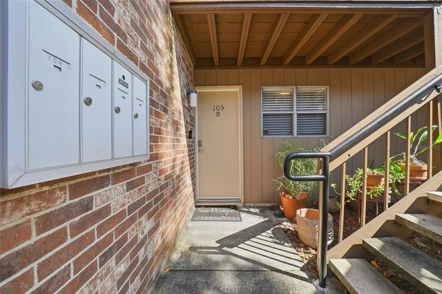 10433 CARROLLBROOK COURT 105, Tampa, FL 33618
