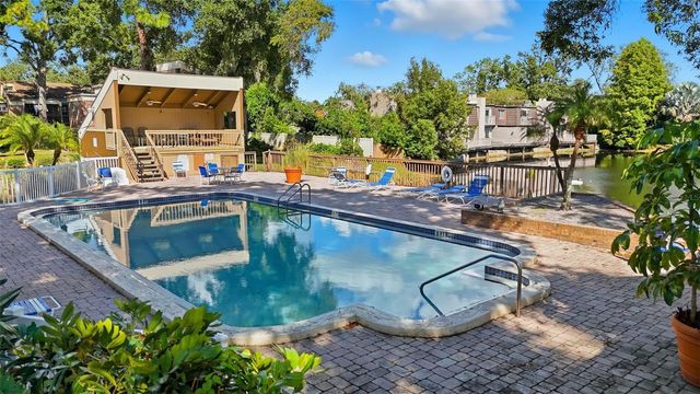 10433 CARROLLBROOK COURT 105, Tampa, FL 33618