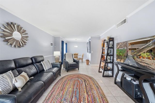 10433 CARROLLBROOK COURT 105, Tampa, FL 33618