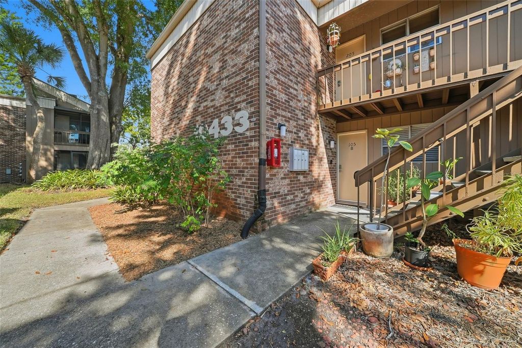 10433 CARROLLBROOK COURT 105, Tampa, FL 33618