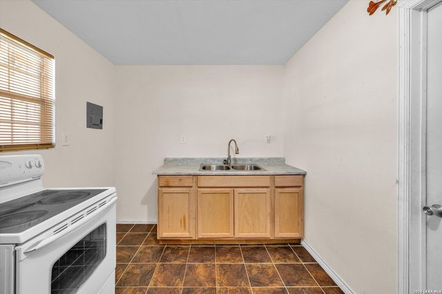 18883 Lagloria Rd, Elmendorf, TX 78112