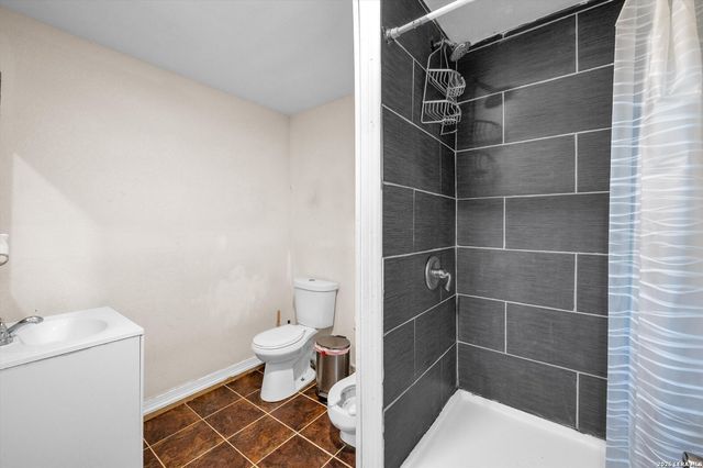 18883 Lagloria Rd, Elmendorf, TX 78112