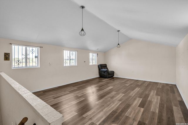 18883 Lagloria Rd, Elmendorf, TX 78112